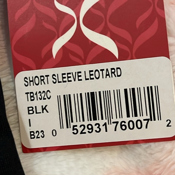 NWT kid’s Capezio short sleeve black leotard - Picture 4 of 4